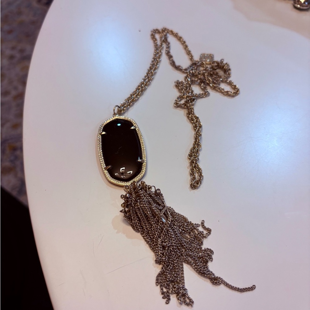 Elegant Black and Gold Pendant Necklace